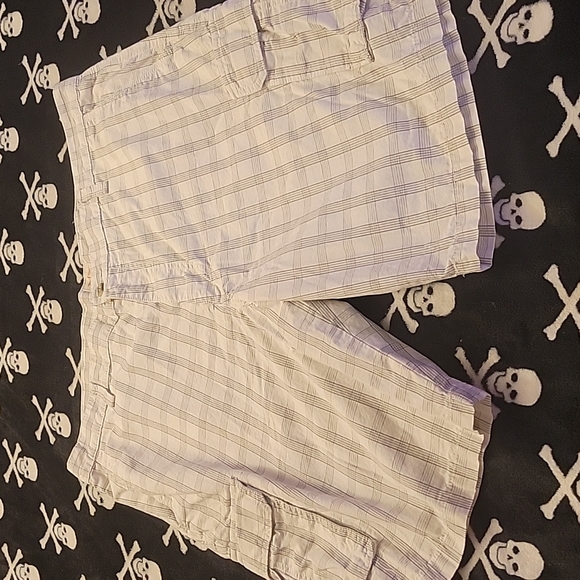 Dockers Other - Dockers men's cargo shorts size 40 cream with brown plaid strips